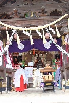 常宮神社に安置される船神輿