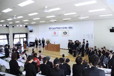 閉校式の様子　元教員や同窓生なども参加しました。