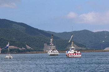 船神輿は桜岸壁から船に乗って常宮神社へ向かいます