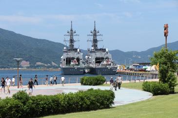 金ヶ崎緑地から見える護衛艦