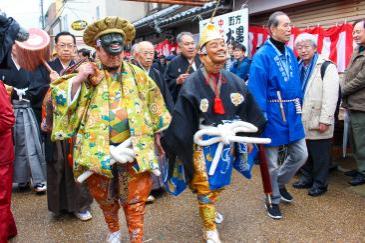 西町通りを練り歩く両神
