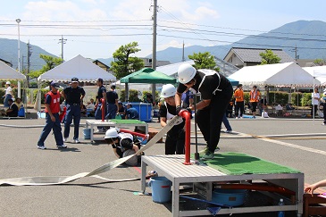 これまでの練習の成果を発揮する隊員