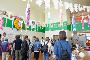 来場者でにぎわう館内の様子