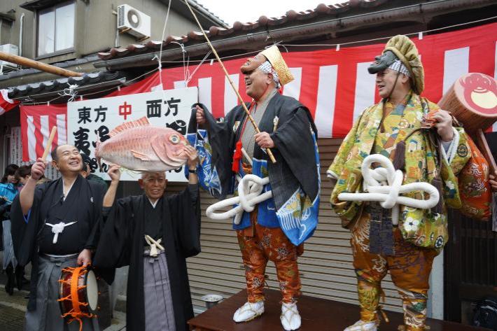 勝利を喜ぶ夷子神