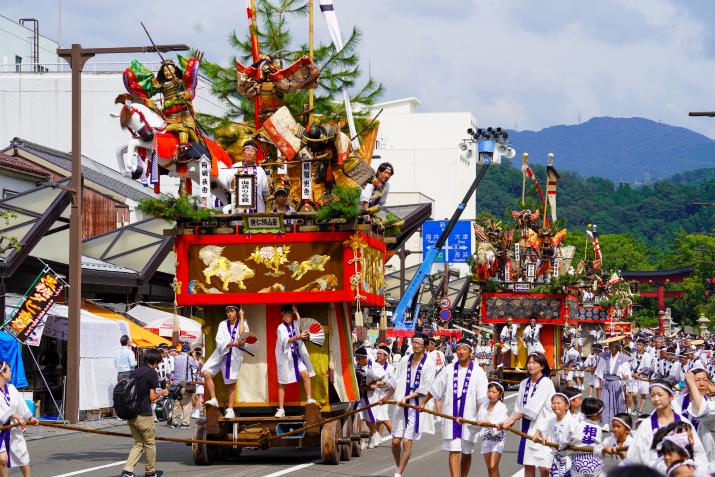 山車巡行の様子