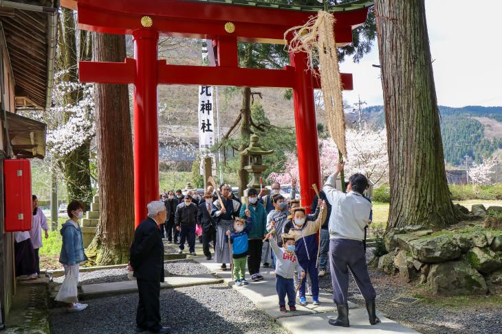 行幸を模した行列