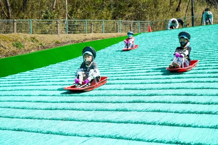 地元保育園園児によるすべり初め