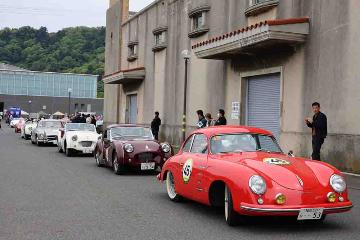 倉庫群と名車(2)