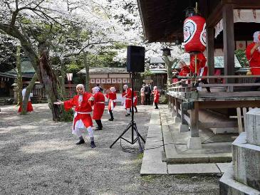 ひょっとこ踊りの様子