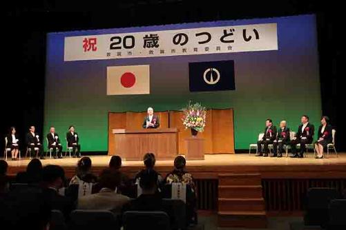 祝辞を述べる中野市議会議長の様子