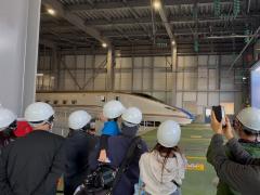 新幹線の出庫を見学