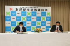 署名の様子写真