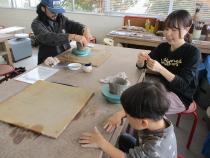 カップを作っている