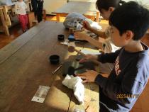 レザークラフト体験中