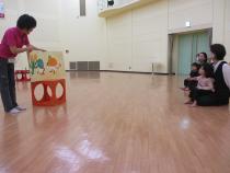 親子なかよしひろば 大型絵本の読み聞かせ