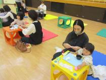 親子なかよしひろば 紙ねんど遊びと作品つくり