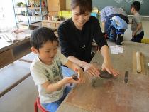 楽しく作品づくりの様子