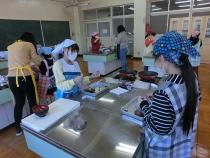 お菓子作りの様子