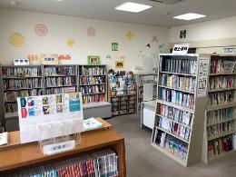 図書コーナー（利用時間: 午前10時から午後5時まで）1