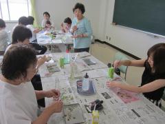 ハーバリウム作り教室の様子