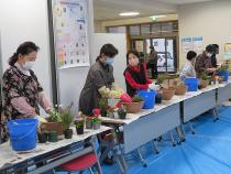 寄せ植え教室の様子