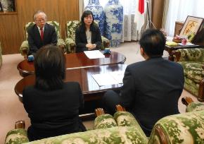 地域福祉計画（案）提出の様子3