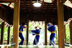 イベントで踊りを披露しています