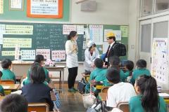 寸劇で認知症の方への接し方を学びました。