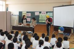 寸劇で、認知症の方への接し方を学びました。