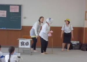 寸劇で、認知症の方への接し方を学びました。