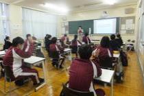 対応方法を寸劇にして発表し合いました。