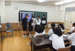 寸劇で、認知症の方への接し方を学びました。