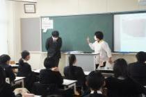 認知症の方への対応方法について学ぶ