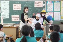 寸劇で、認知症の方への接し方を学びました。