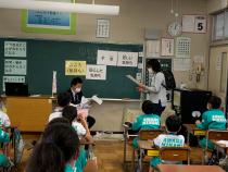 認知症の方への対応方法について学ぶ