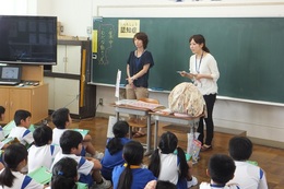 認知症の症状について学んでいます