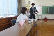 認知症の方への対応方法について学ぶ