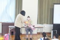 寸劇を通して認知症の方への接し方を考えました。