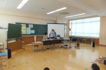 寸劇を通して認知症の方への接し方を考えました。