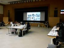 活動報告をする様子