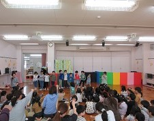 みんなで大好きな手遊びをしている