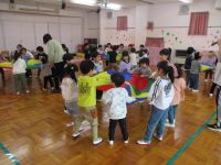 バルーンで遊んでいます。