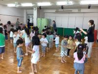 異年齢児と一緒に踊り