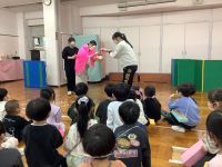 おふくさんがはるをはこんでくれました
