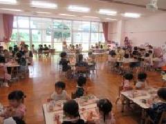 みんなで食べるのたのしいね
