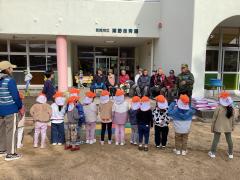 はくじゅかいさんとあいさつをかわしています