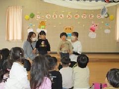 子ども達の紹介をしているところです。