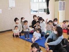 小さいクラスの子もみんなに名前を呼んでもらっています。