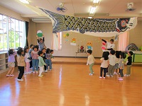 子どもの日に関する〇×クイズをしています。