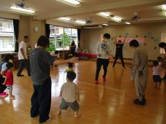 りす組親子でダンス